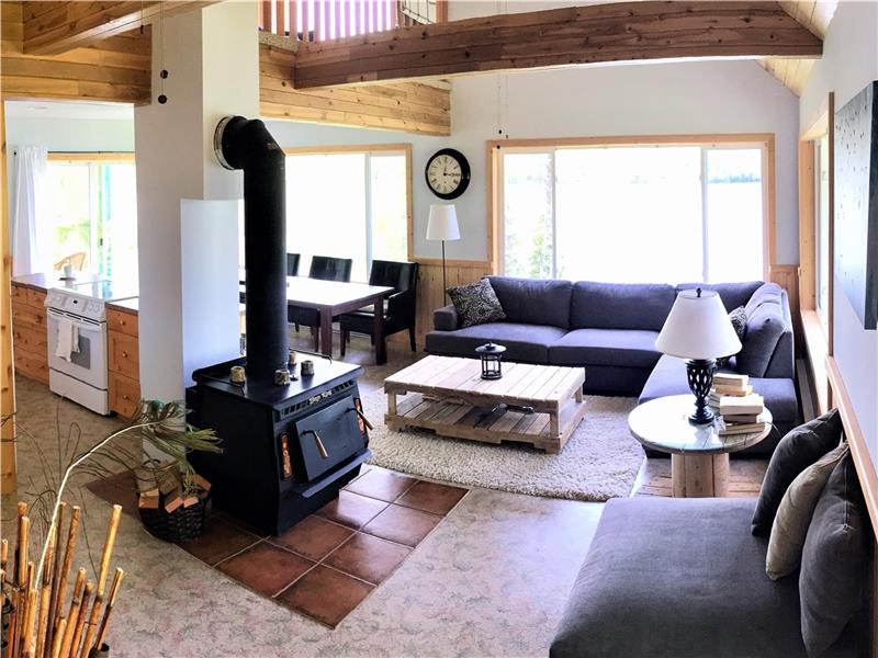 Birch Haven A Luxury Lakefront Horsefly Cottage Rental GL24030 CottagesInCanada