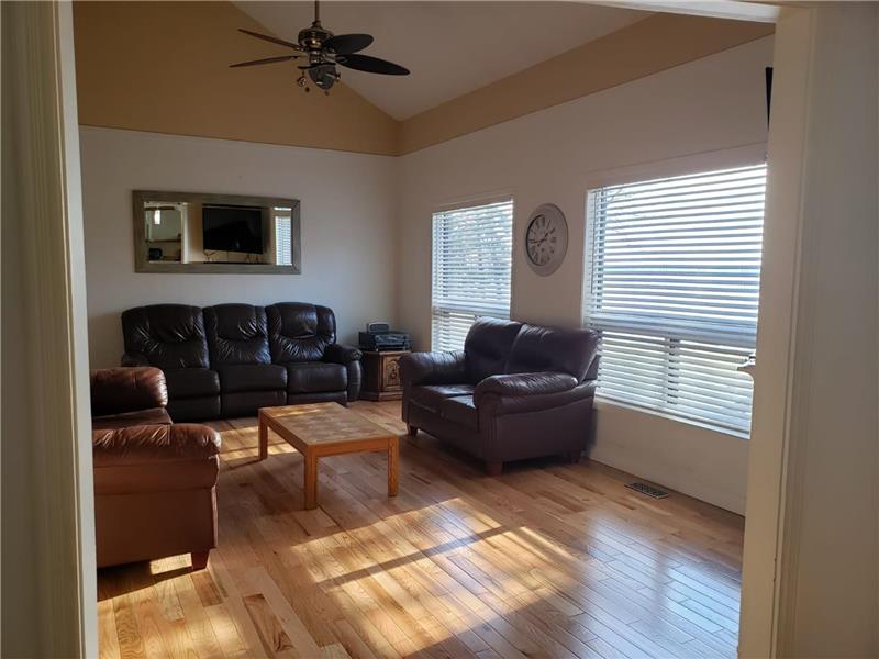 Shoreview Cottage Waterfront on Orillia Cottage Rental DI24269