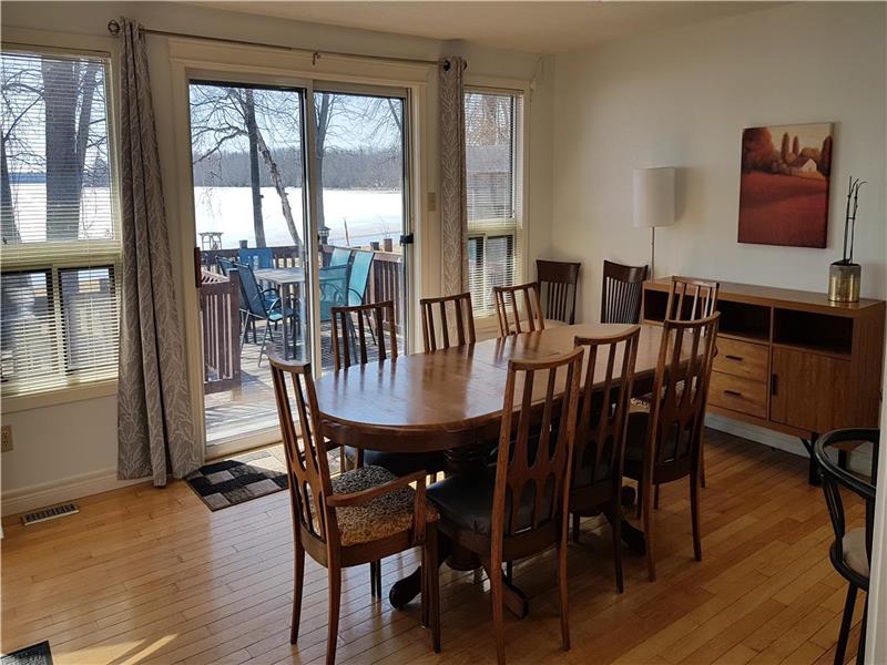 Shoreview Cottage Waterfront Orillia Cottage Rental DI24269 CottagesInCanada