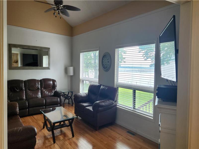 Shoreview Cottage Waterfront Orillia Cottage Rental DI24269