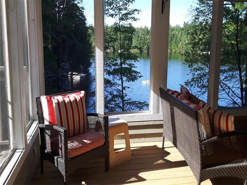 Year Around luxury waterfront Parry Sound Cottage Rental DI24303