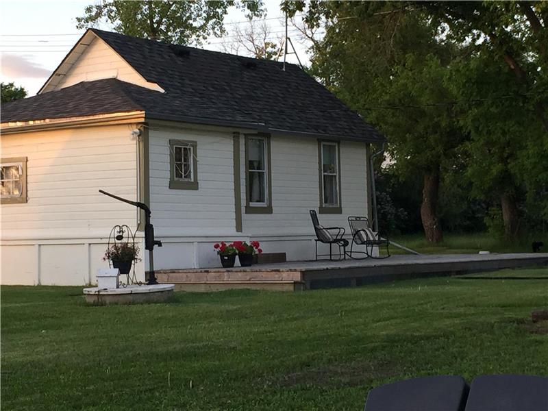 Quaint Country Tolstoi Cottage in Tolstoi Cottage Rental GL24445