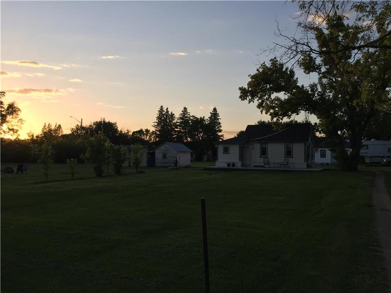 Quaint Country Tolstoi Cottage in Tolstoi Cottage Rental GL24445