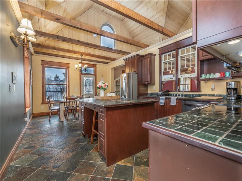 *9 Bedrooms *8,400 sqft Farm House Alliston Cottage Rental DI24457 CottagesInCanada