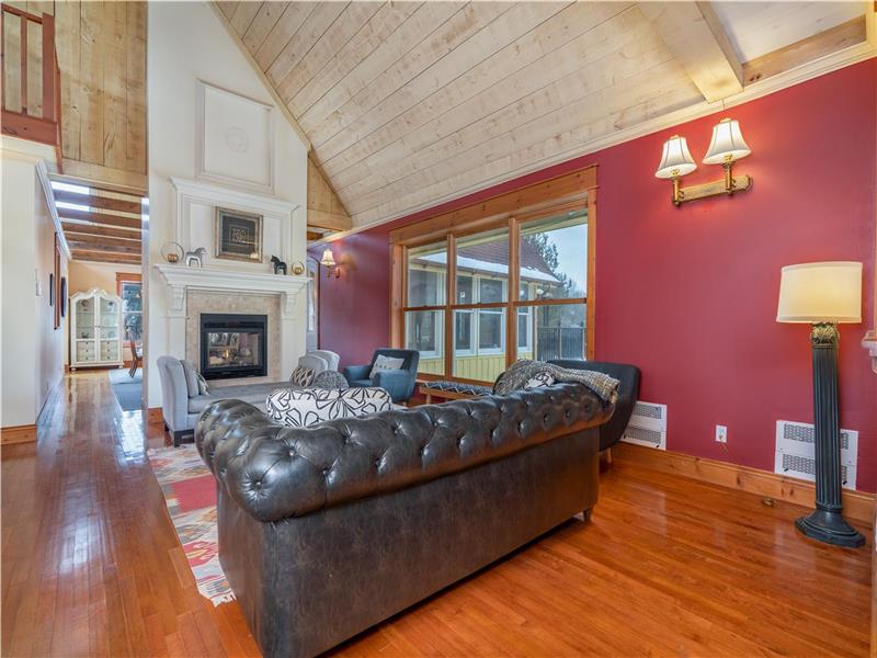 *9 Bedrooms *8,400 sqft Farm House Alliston Cottage Rental DI24457 CottagesInCanada