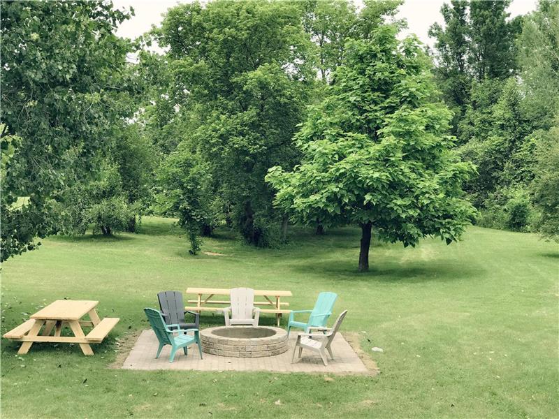 *9 Bedrooms *8,400 sqft Farm House Alliston Cottage Rental DI24457 CottagesInCanada