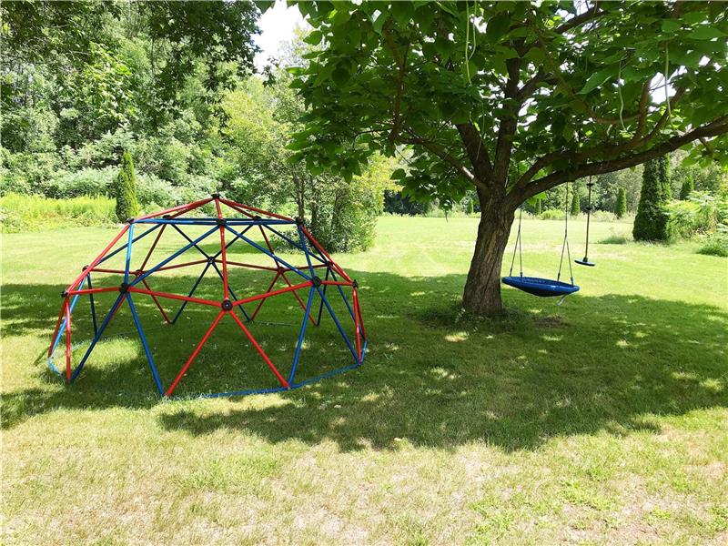 *9 Bedrooms *8,400 sqft Farm House Alliston Cottage Rental DI24457 CottagesInCanada