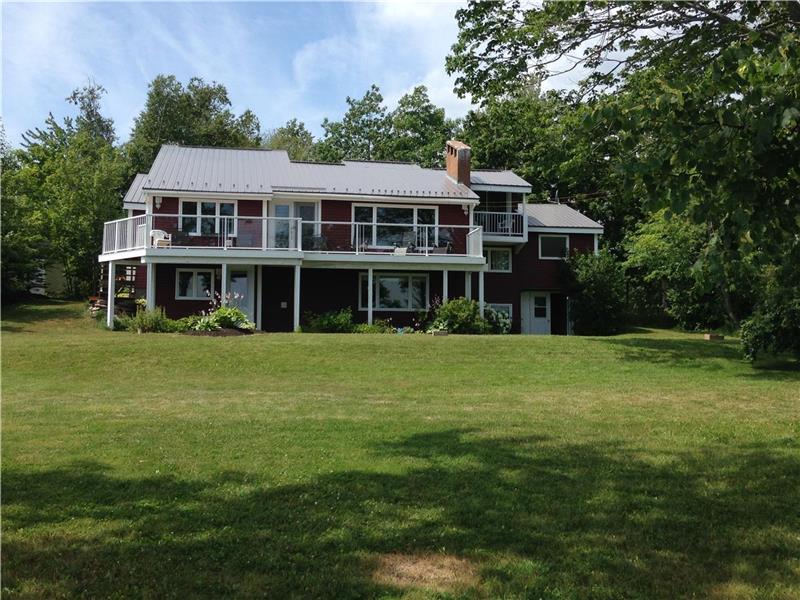 **Waterfront** Two bedroom upper Shediac Cottage Rental GL24525