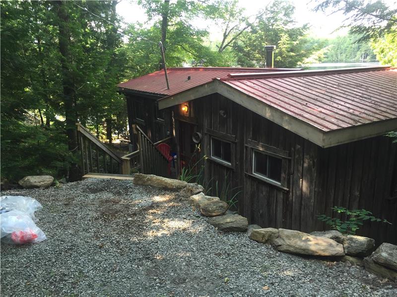 Waterfront Cottage on Beautiful Buckhorn Cottage Rental DI24601