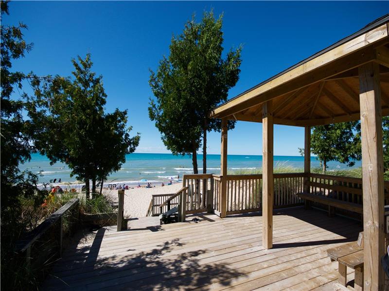 Shady Oaks Cottage, Southcott Grand Bend Cottage Rental PL24669