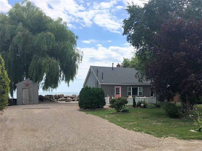 Lakefront cottage on Lake Leamington Cottage Rental PL