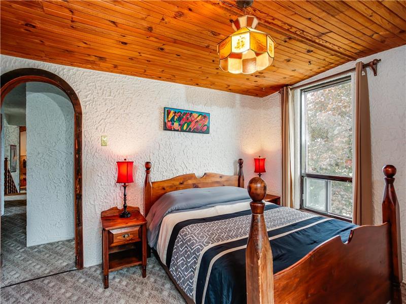 Beautiful Spanish Style Chalet with The Blue Mountains Cottage Rental