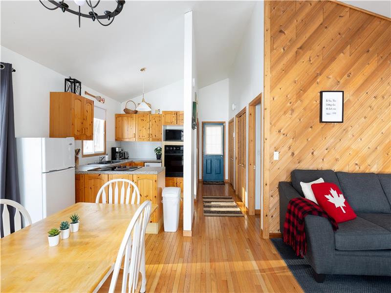 Couples Waterfront Getaway w/ 2 Killaloe Cottage Rental GL25298