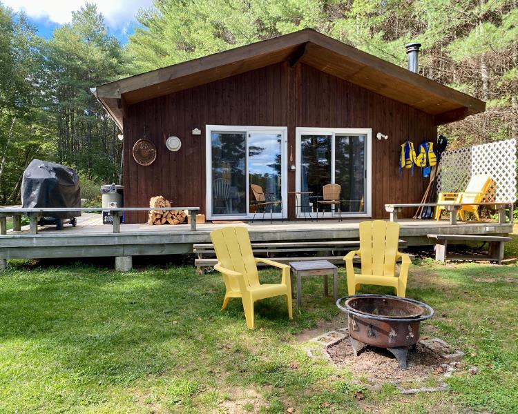 Couples Waterfront Getaway w/ 2 Killaloe Cottage Rental GL25298