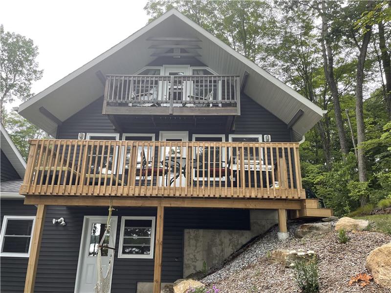 Breathtaking Views, Beautiful Lake Apsley Cottage Rental GL25499