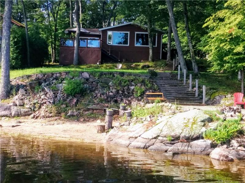 Bobs Lake Cottage, private sandy Tichborne Cottage Rental DI25754