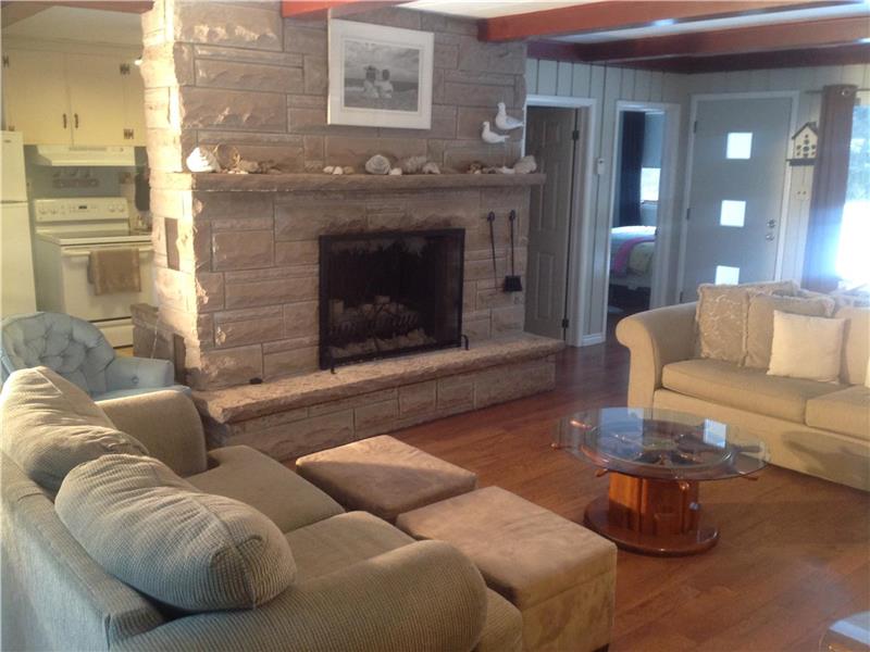 Kincardine Direct Lakefront Kincardine Cottage Rental DI25767 CottagesInCanada Kincardine Direct Lakefront Kincardine Cottage Rental DI25767 CottagesInCanada