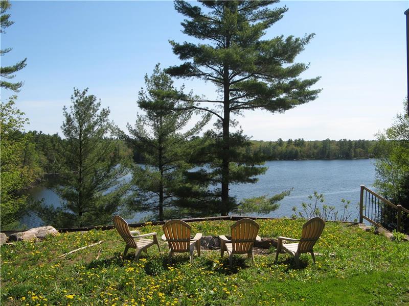 White Pines Chalet Coldwater Cottage Rental GL25801 CottagesInCanada