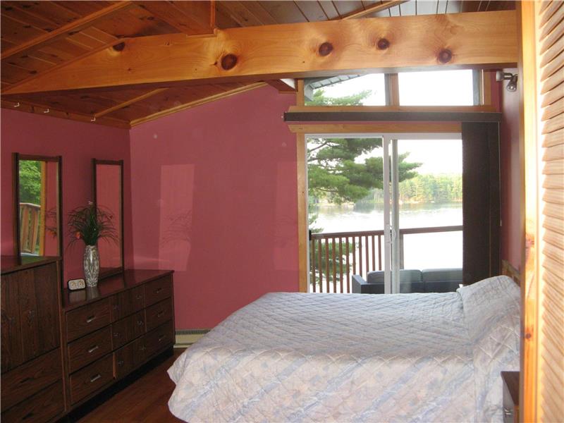 White Pines Chalet Coldwater Cottage Rental GL25801 CottagesInCanada
