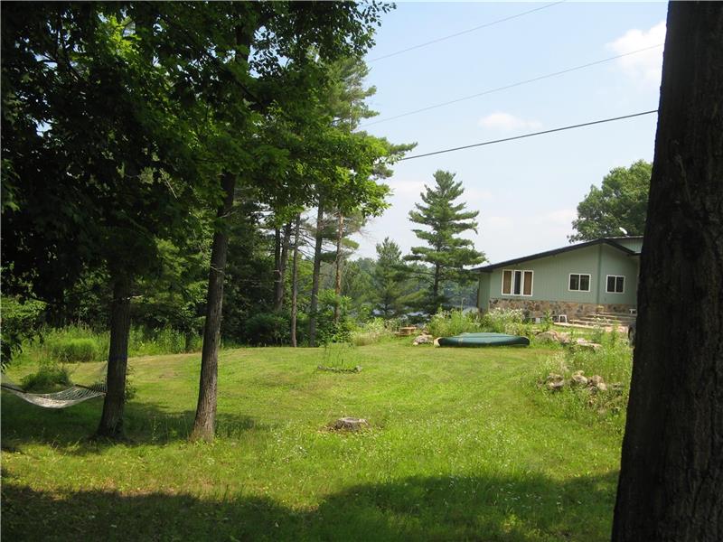 White Pines Chalet Coldwater Cottage Rental GL25801 CottagesInCanada