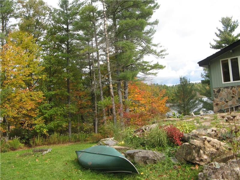 White Pines Chalet Coldwater Cottage Rental GL25801 CottagesInCanada