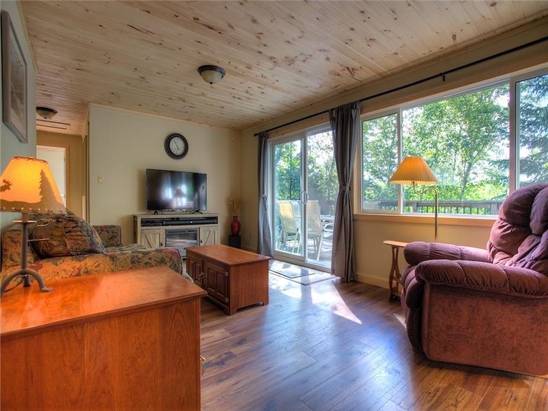 Sunset Retreat on Beautiful Paudash Bancroft Cottage Rental GL