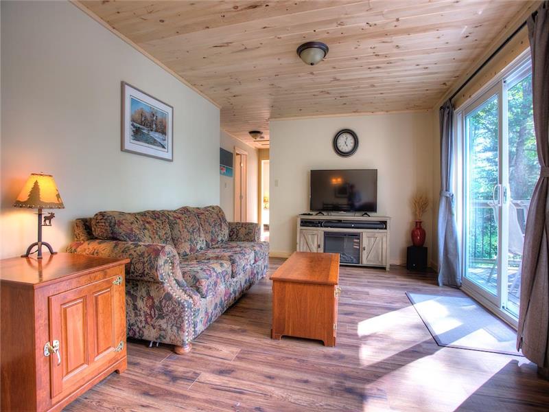 Sunset Retreat on Beautiful Paudash Bancroft Cottage Rental GL