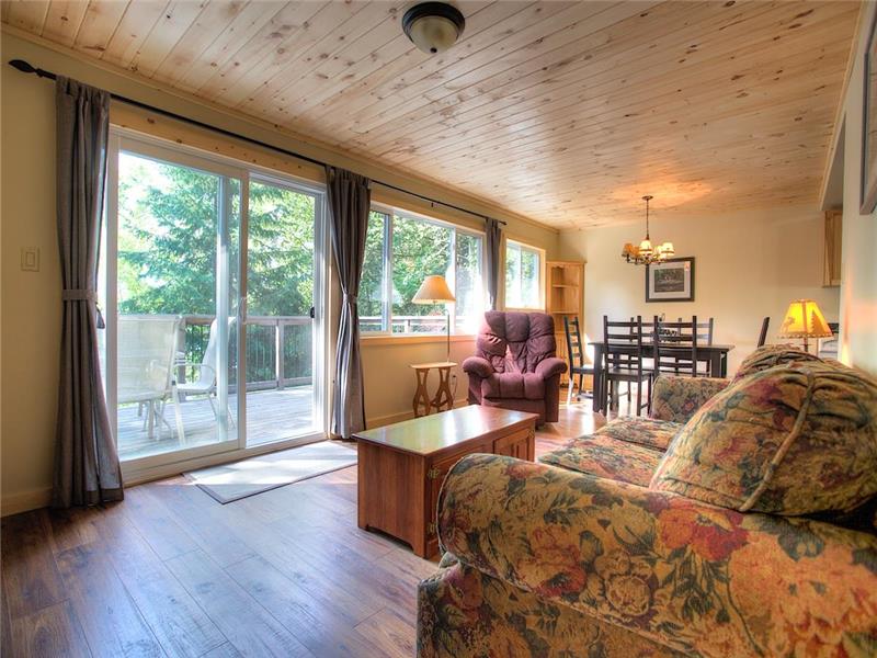 Sunset Retreat on Beautiful Paudash Bancroft Cottage Rental GL