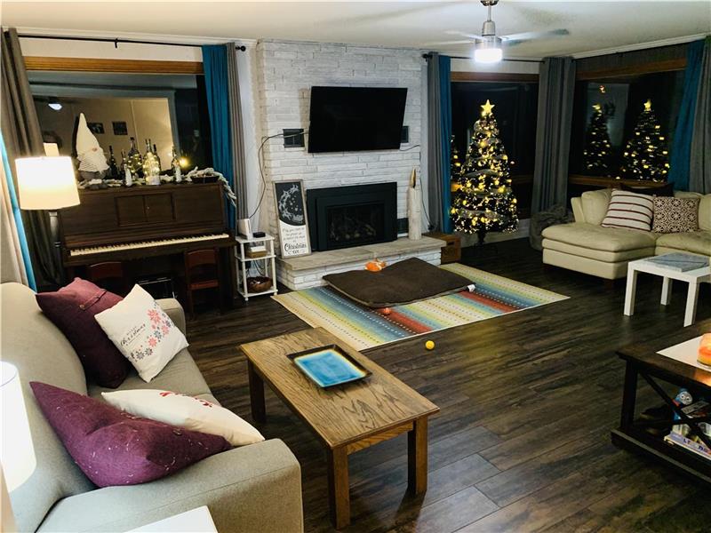 Southcott Pines Cozy On Christie Grand Bend Cottage Rental DI