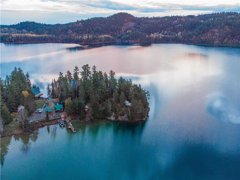 Private Waterfront Lodge & Cottages on Manitou Lake
