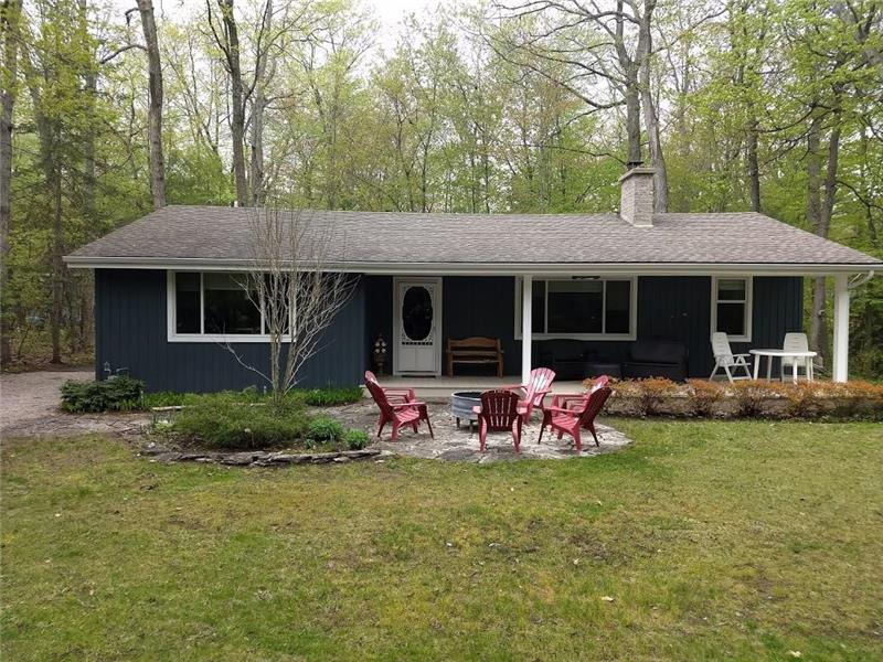 Christie Pines Cottage, Your Grand Grand Bend Cottage Rental DI