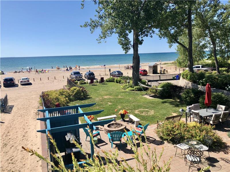Sandy Beach Front Cottage Wasaga Beach Cottage Rental GL26289