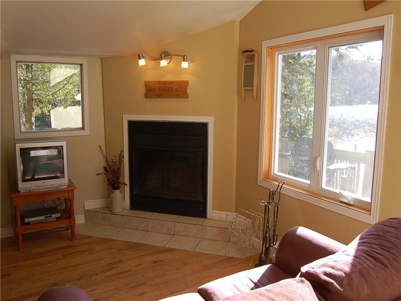 Waterfront Cottage + Park & Tennis MontTremblant Cottage Rental DI