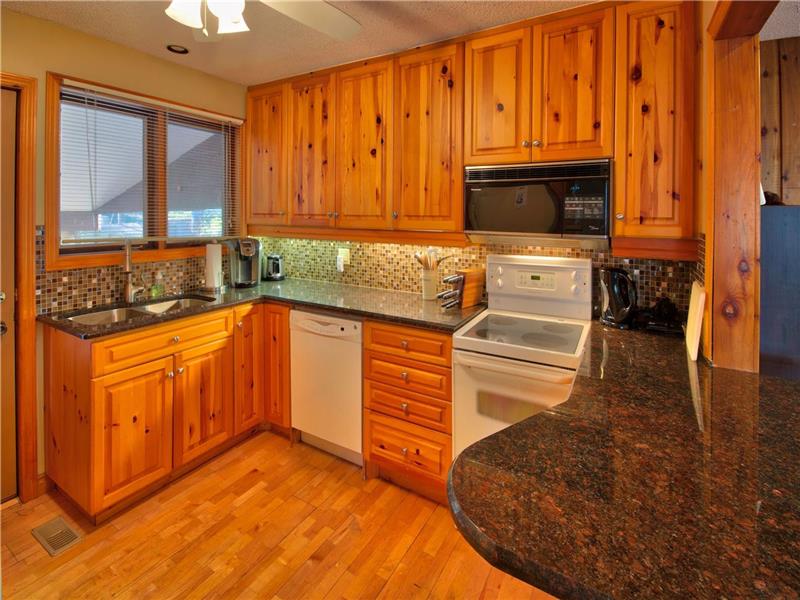 Pinot Grigio Cottage in Grand Grand Bend Cottage Rental PL26399