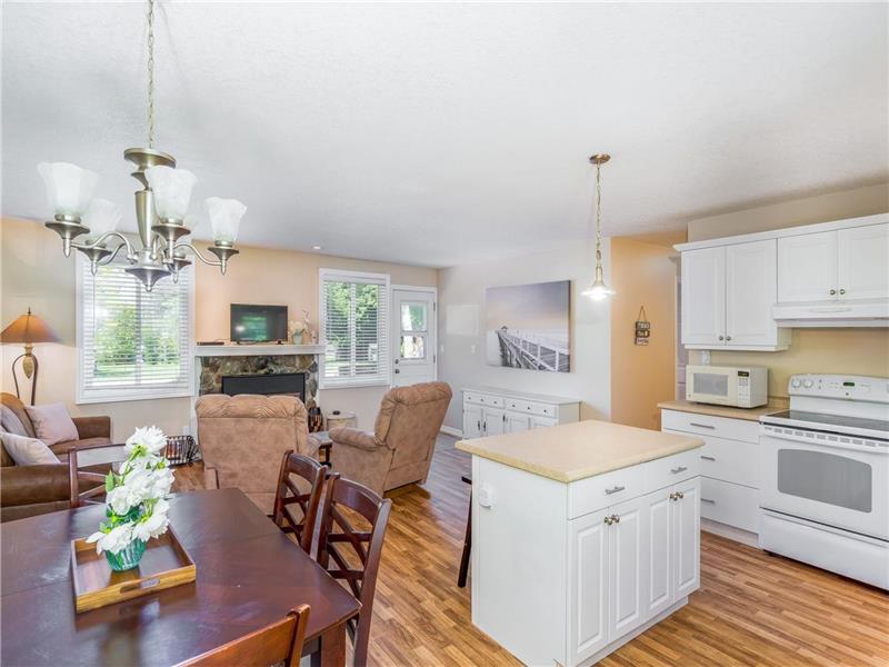 Lake Valley Grove Cottage Forest Cottage Rental GL26542 CottagesInCanada