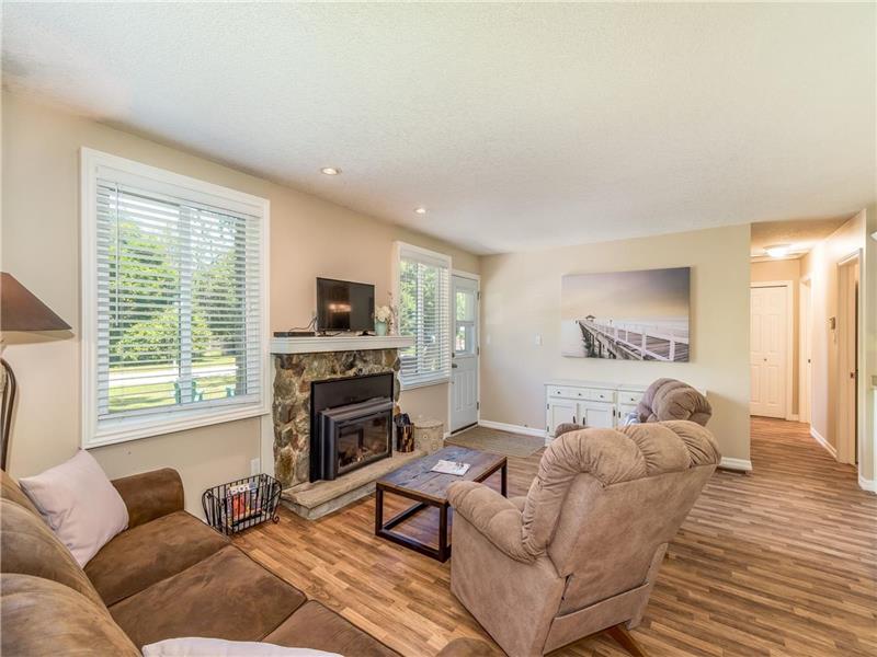 Lake Valley Grove Cottage Forest Cottage Rental GL26542 CottagesInCanada