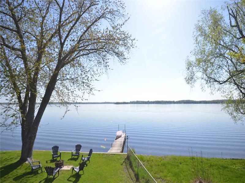 Cameron Lake waterfront cottage Fenelon Falls Cottage Rental PL26549 CottagesInCanada