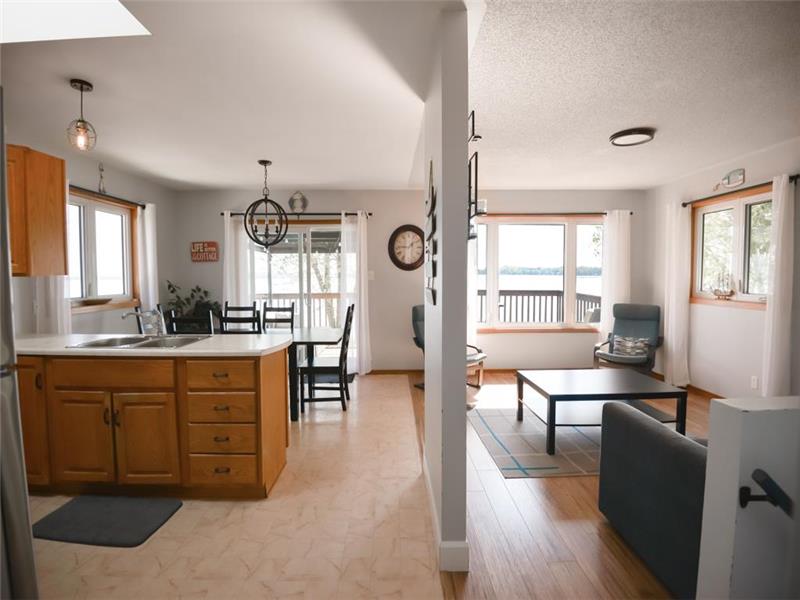 Cameron Lake waterfront cottage Fenelon Falls Cottage Rental PL26549 CottagesInCanada