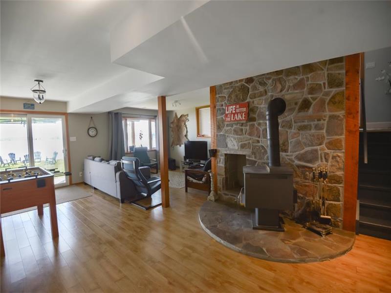 Cameron Lake waterfront cottage Fenelon Falls Cottage Rental PL26549 CottagesInCanada