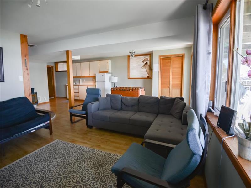 Cameron Lake waterfront cottage Fenelon Falls Cottage Rental PL26549 CottagesInCanada