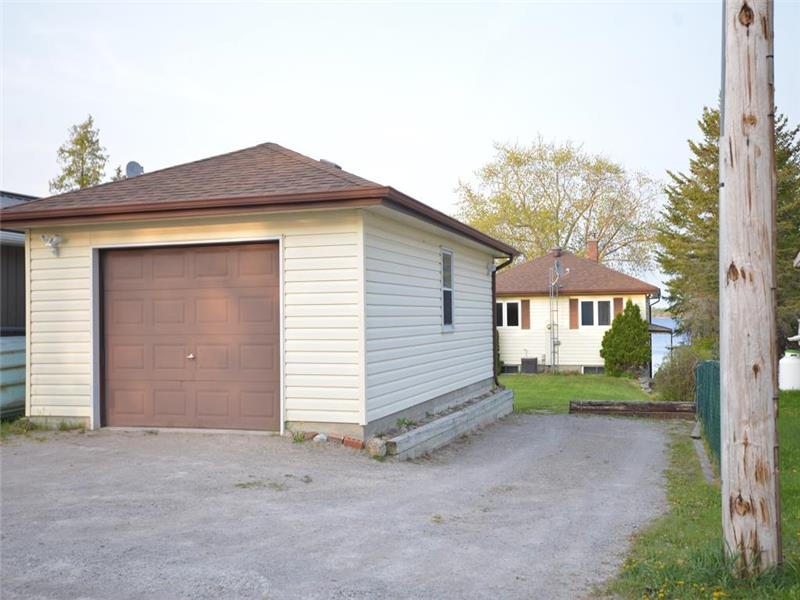 Cameron Lake waterfront cottage Fenelon Falls Cottage Rental PL26549 CottagesInCanada