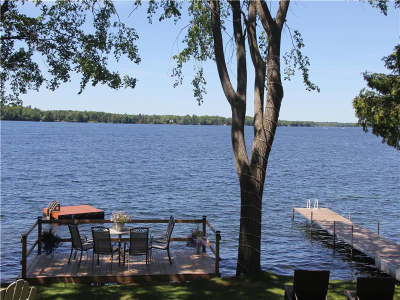 Rideau Premier Retreat on the Big Perth Cottage Rental DI26576