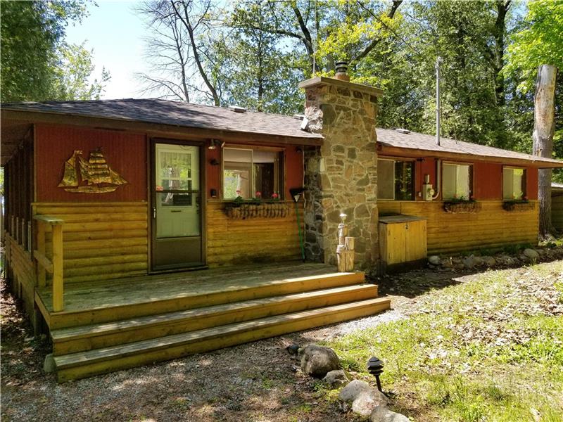 Waterfront cottage with private Buckhorn Cottage Rental PL26915