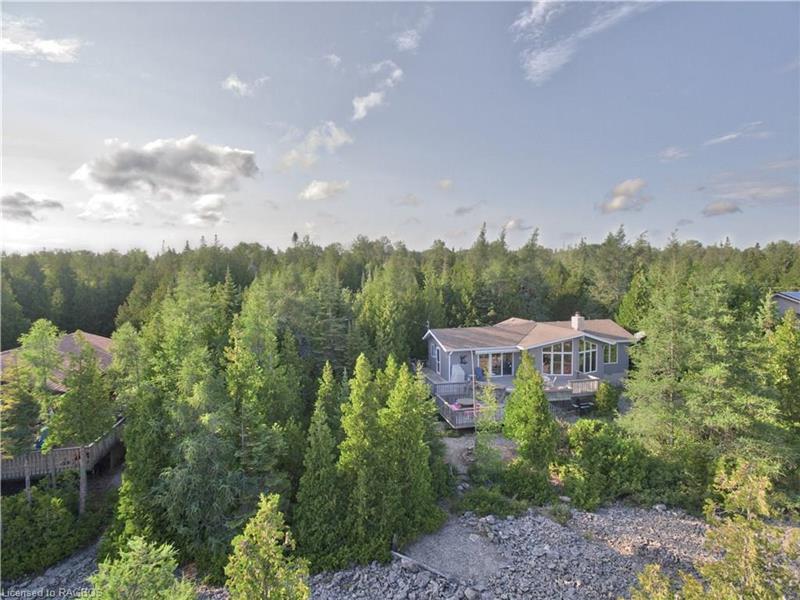 Grey Eagle Luxury Lakefront Tobermory Cottage Rental DI26965