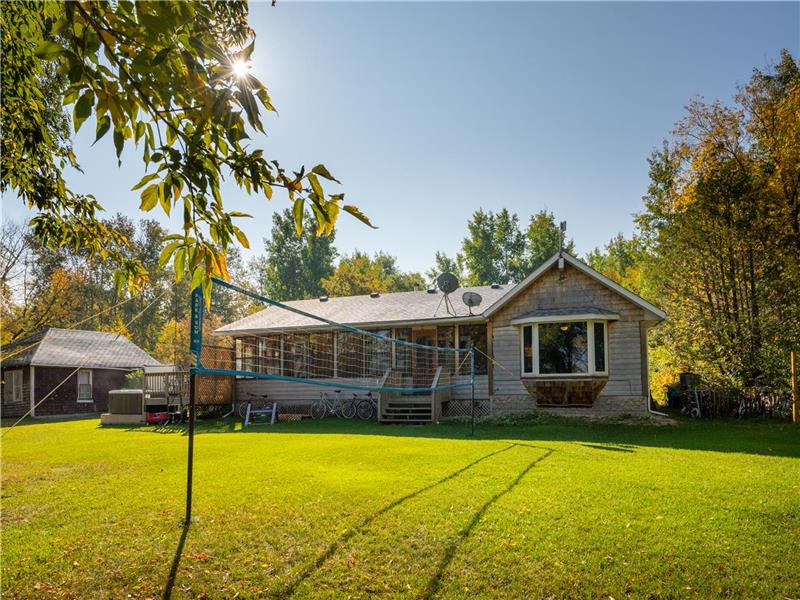 Cedar House on Beautiful Victoria Beach Cottage Rental GL27133