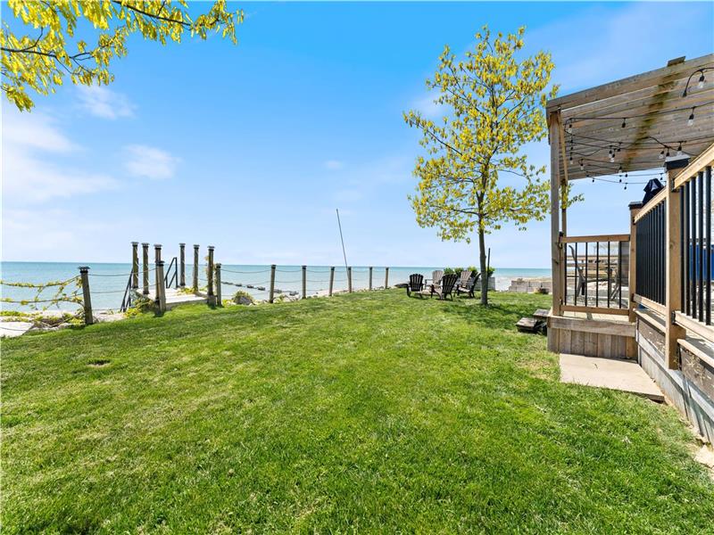 "Escape to Your Dream Lakefront Dunnville Cottage Rental DI27170