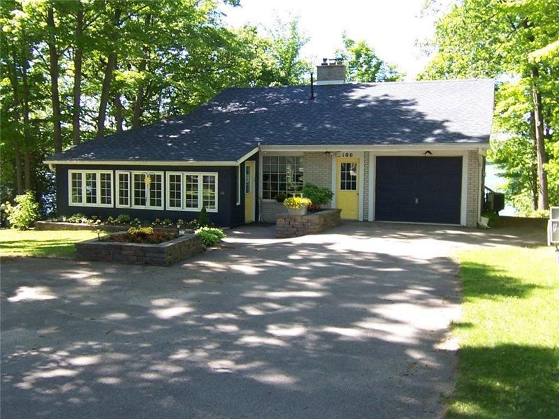 Large waterfront property with Victoria Harbour Cottage Rental DI