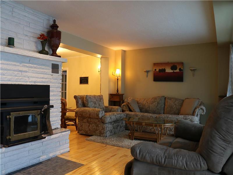 Large waterfront property with Victoria Harbour Cottage Rental DI