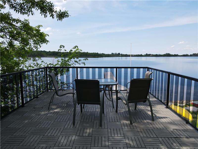 Large waterfront property with Victoria Harbour Cottage Rental DI
