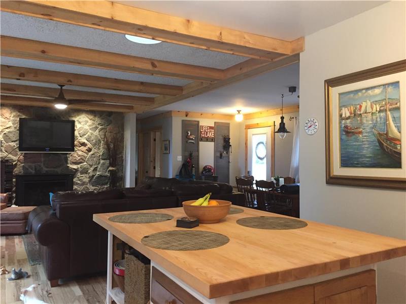 PJ's Lake House, Water Front Goderich Cottage Rental PL27555